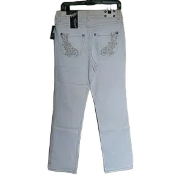 Style & Co. White Straight Leg Jeans with Embroidered Pockets - Size 6 - Picture 8 of 8